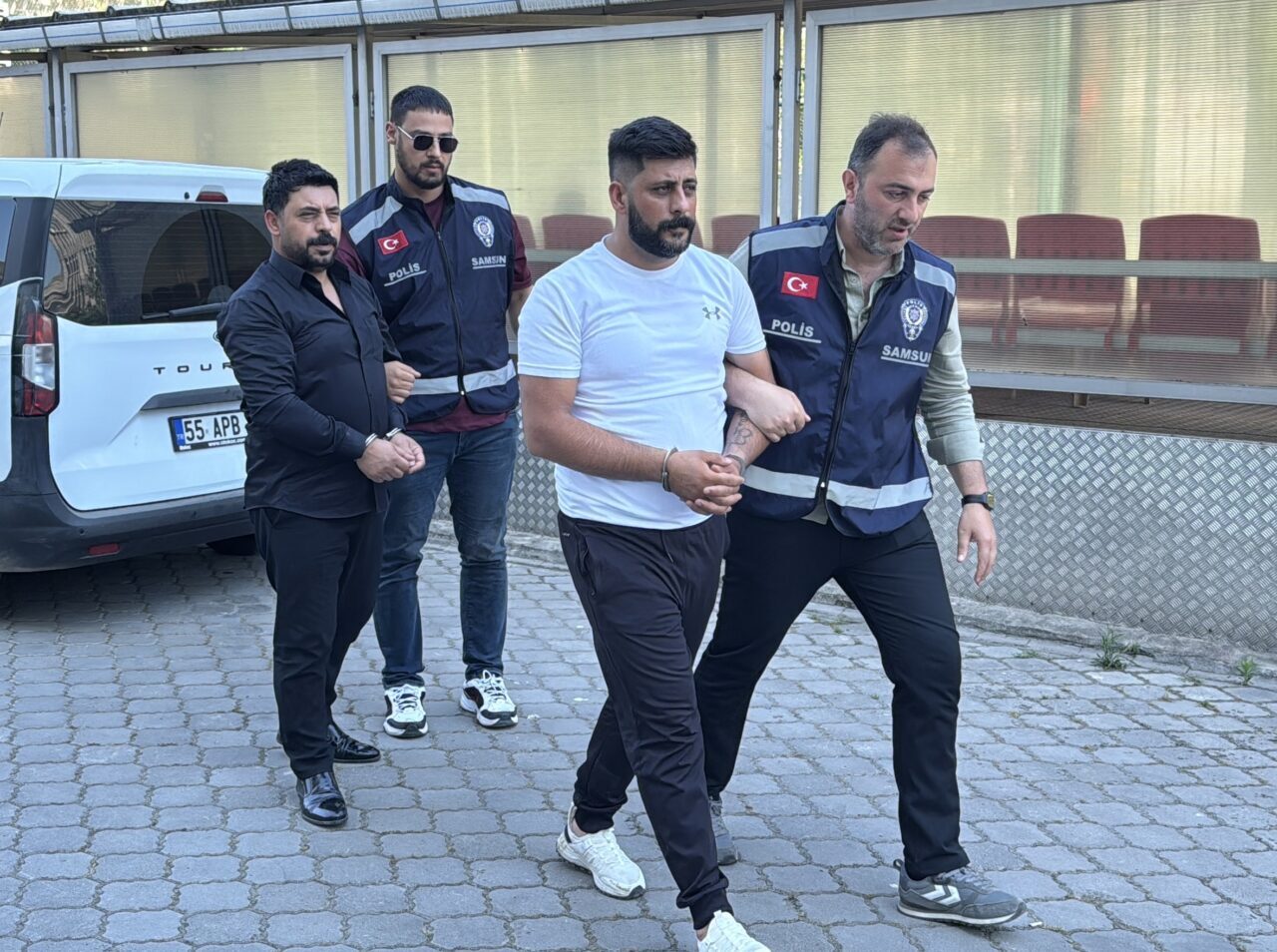 SAMSUN (AA) – Samsun'un Atakum ilçesinde arsa sahibini bıçakla yaralayıp