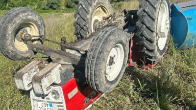 SAMSUN (AA) – Samsun'un Bafra ilçesinde, devrilen traktörün altında kalan