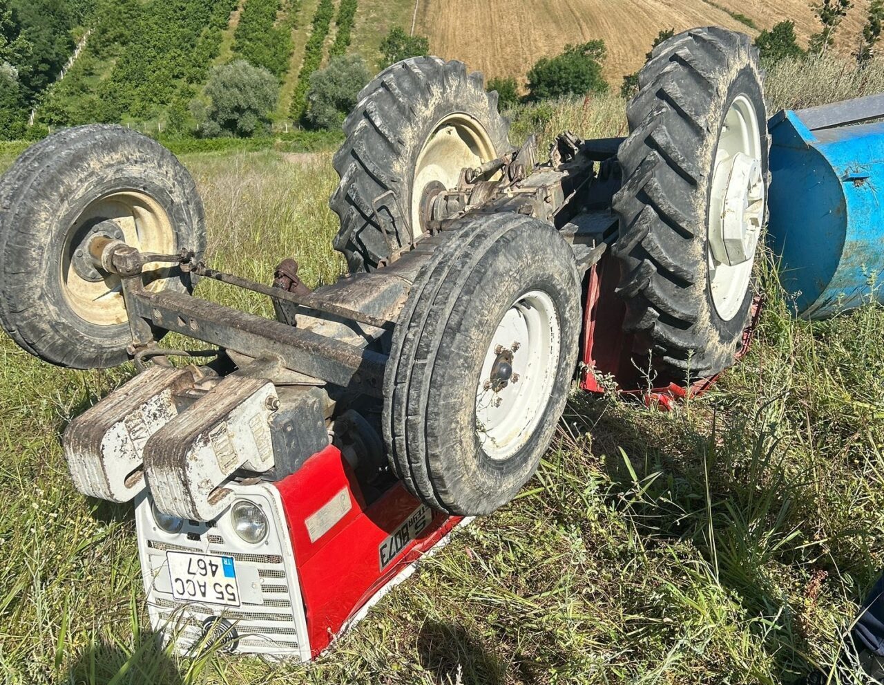 SAMSUN (AA) – Samsun'un Bafra ilçesinde, devrilen traktörün altında kalan