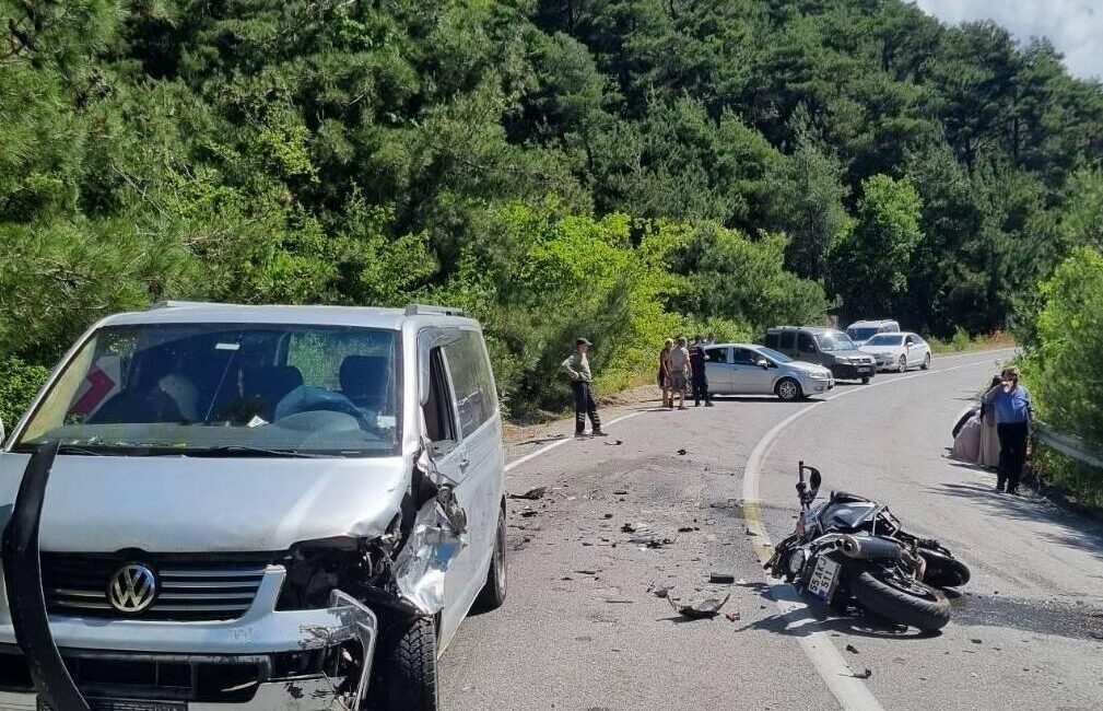 SAMSUN (AA) – Samsun'un Bafra ilçesinde minibüsle çarpışan motosikletin sürücüsü