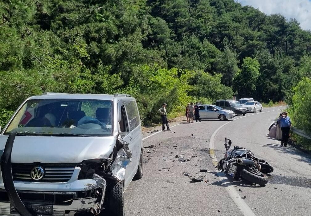 SAMSUN (AA) – Samsun'un Bafra ilçesinde minibüsle çarpışan motosikletin sürücüsü