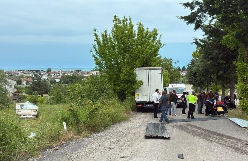 SAMSUN (AA) – Samsun'un Atakum ilçesinde pikap ile kamyonetin çarpışması
