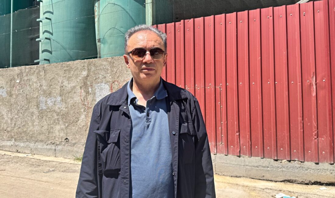 - Geri dönüşüm tesisinin sahibi Ömer Kargın:
- "İçeride yaklaşık 80-100