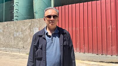 - Geri dönüşüm tesisinin sahibi Ömer Kargın:
- "İçeride yaklaşık 80-100