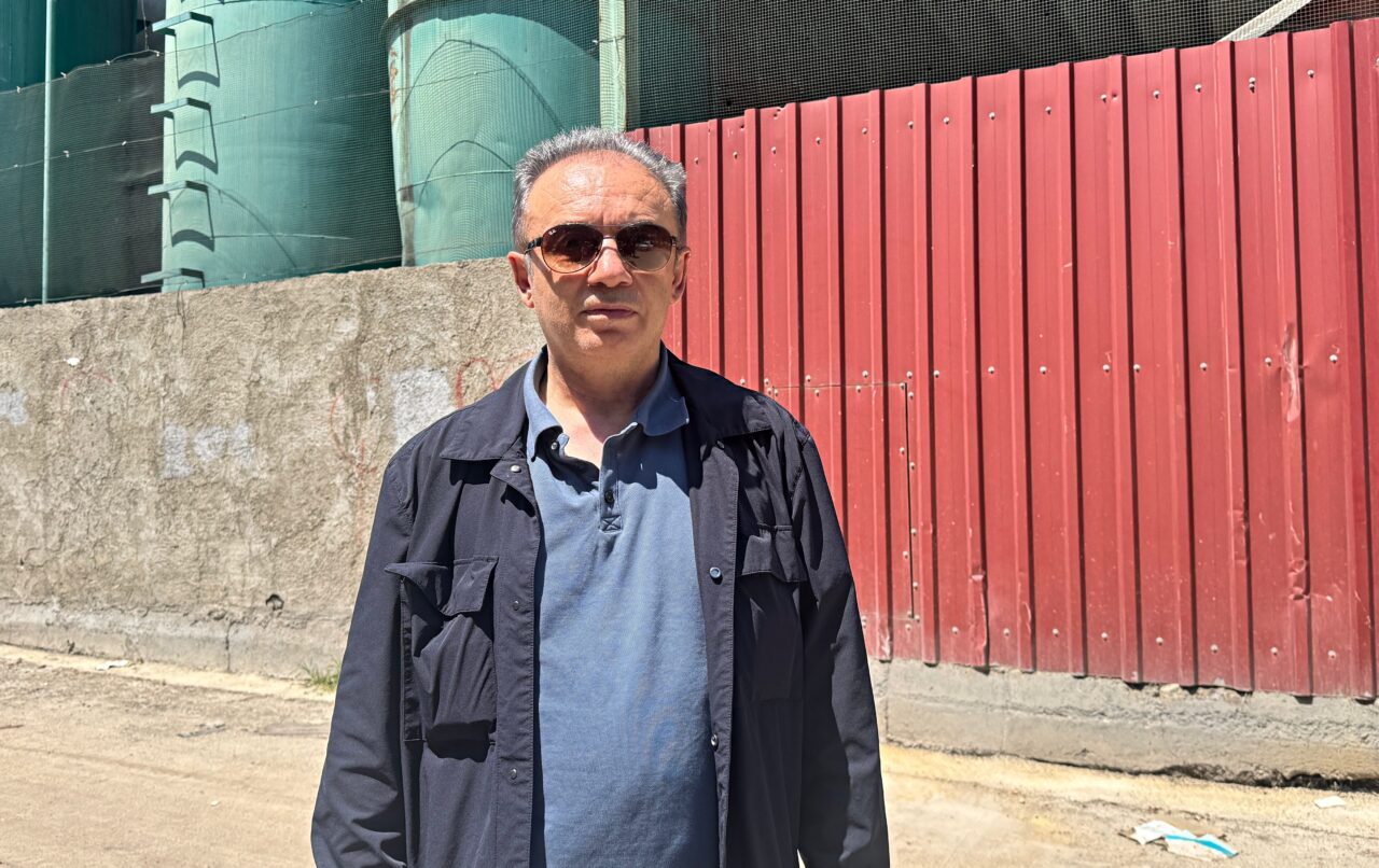 - Geri dönüşüm tesisinin sahibi Ömer Kargın:
- "İçeride yaklaşık 80-100