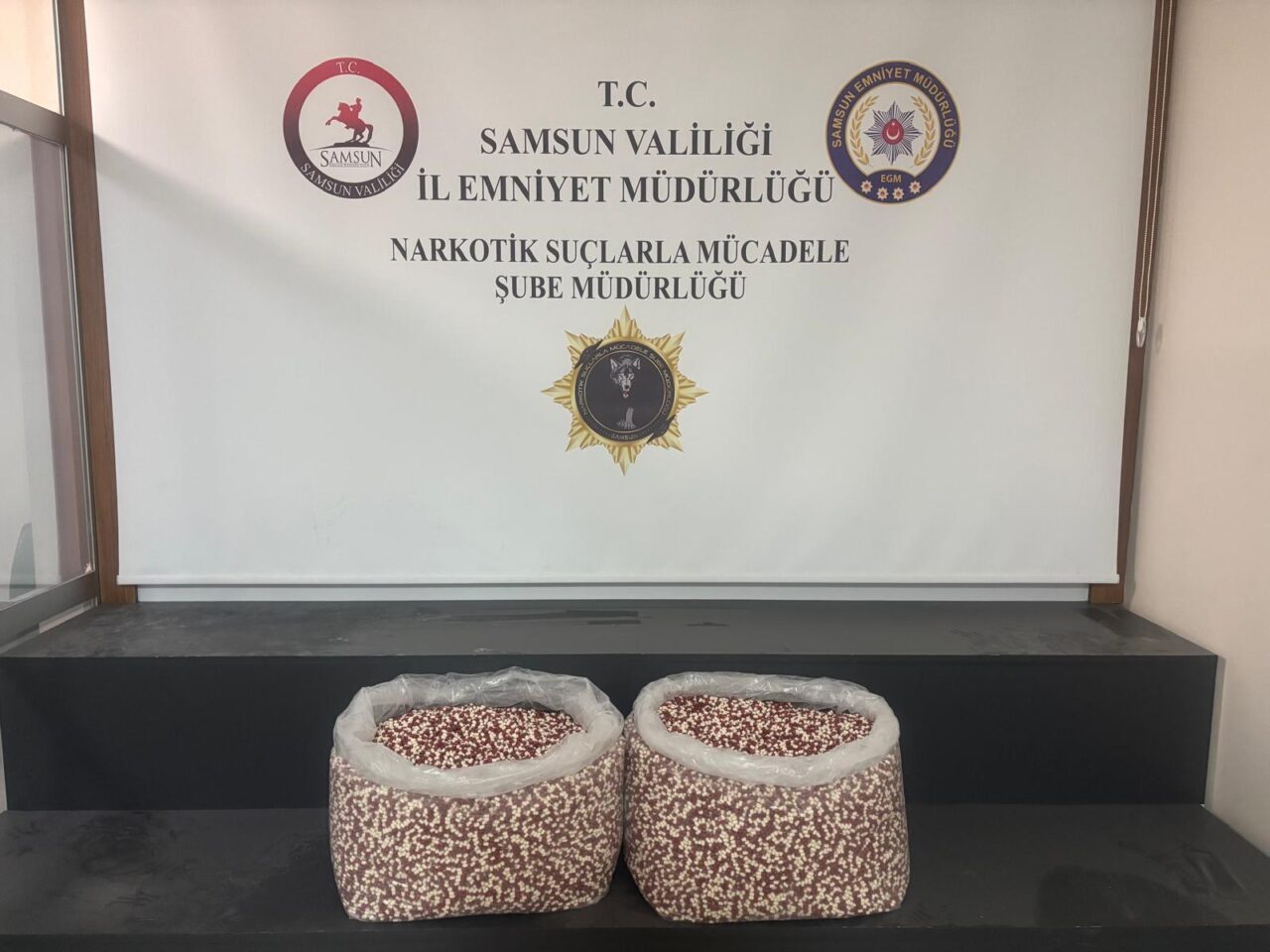 SAMSUN (AA) – Samsun'da şüphe üzerine durdurulan tırda, 129 bin