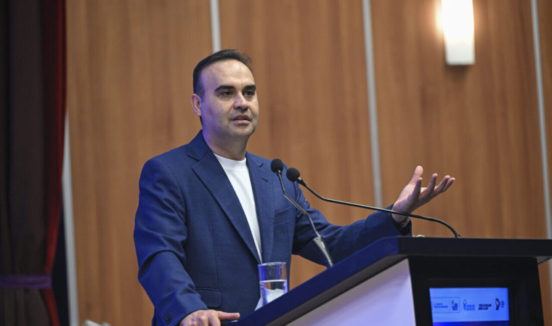 - "Veri merkezi ve yapay zeka yatırımlarına yaklaşık 3 milyar