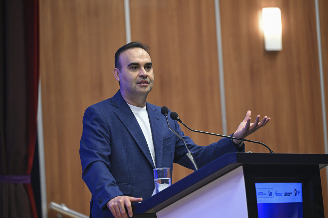 - "Veri merkezi ve yapay zeka yatırımlarına yaklaşık 3 milyar
