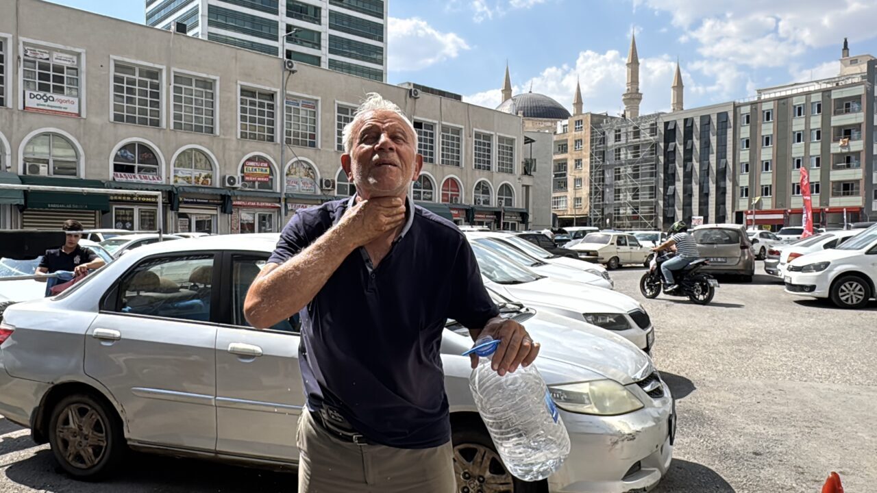 ŞANLIURFA/KAHRAMANMARAŞ (AA) – Şanlıurfa ve Kahramanmaraş'ta sıcak hava günlük yaşamı