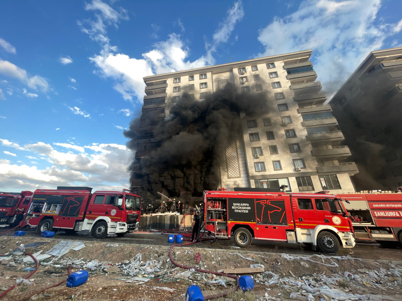ŞANLIURFA (AA) – Şanlıurfa'nın merkez Karaköprü ilçesinde 10 katlı apartmanda