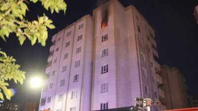 ŞANLIURFA (AA) – Şanlıurfa'nın merkez Karaköprü ilçesinde bir apartmanın 8.