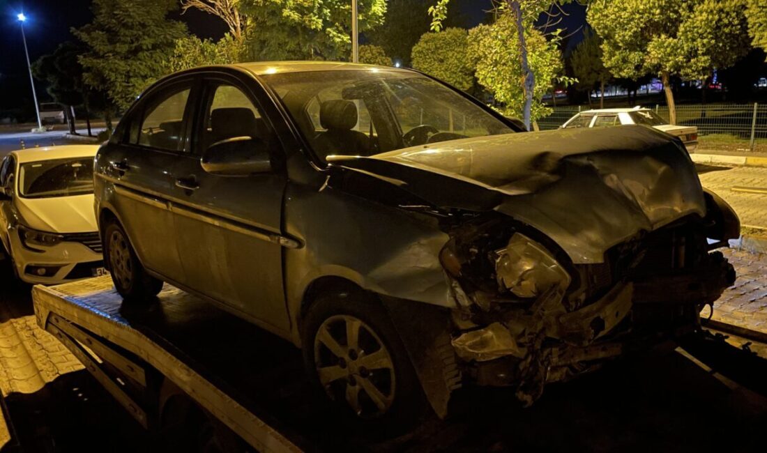 ŞANLIURFA (AA) – Şanlıurfa'nın Siverek ilçesinde iki otomobilin çarpışması sonucu