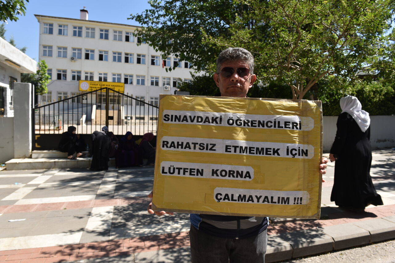 ŞANLIURFA (AA) – Şanlıurfa'nın Siverek ilçesinde görev yapan zabıta memuru