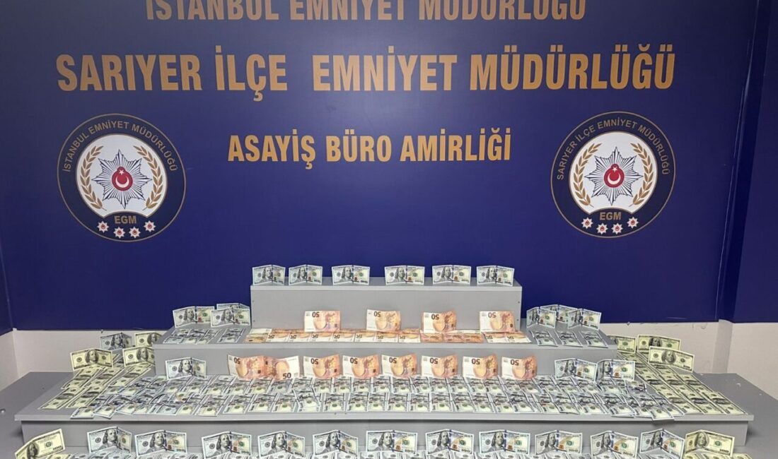 İSTANBUL (AA) – Sarıyer'de, bir alışveriş merkezinde bulunan bankada sahte