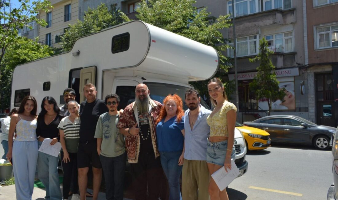 İSTANBUL (AA) – Absürt mizah anlayışını mahalle kültürüyle buluşturmayı hedefleyen