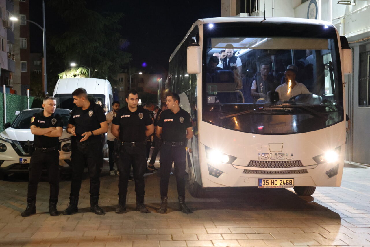 İZMİR (AA) – İzmir'in Seferihisar Belediyesine yönelik yürütülen rüşvet soruşturmasında