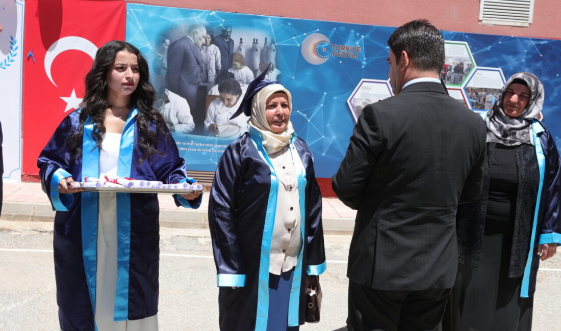 HAKKARİ (AA) – Hakkari'de yaşayan 51 yaşındaki Hamide Korkmaz, 4