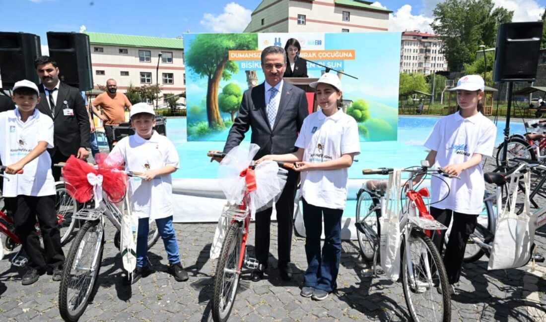 - Erzurum'da sigara içen büyüklerini sigara bırakma polikliniklerine yönlendiren sağlık