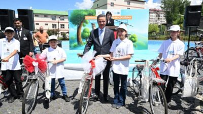 - Erzurum'da sigara içen büyüklerini sigara bırakma polikliniklerine yönlendiren sağlık