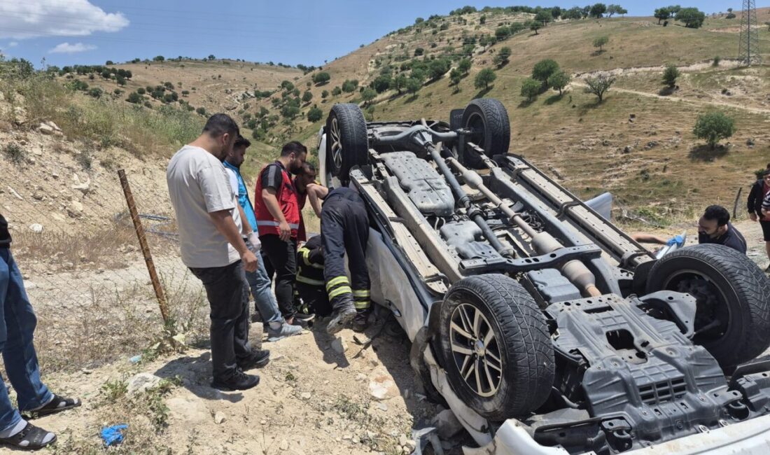 SİİRT (AA) – Siirt'te devrilen pikapta sıkışan sürücü ekipler tarafından