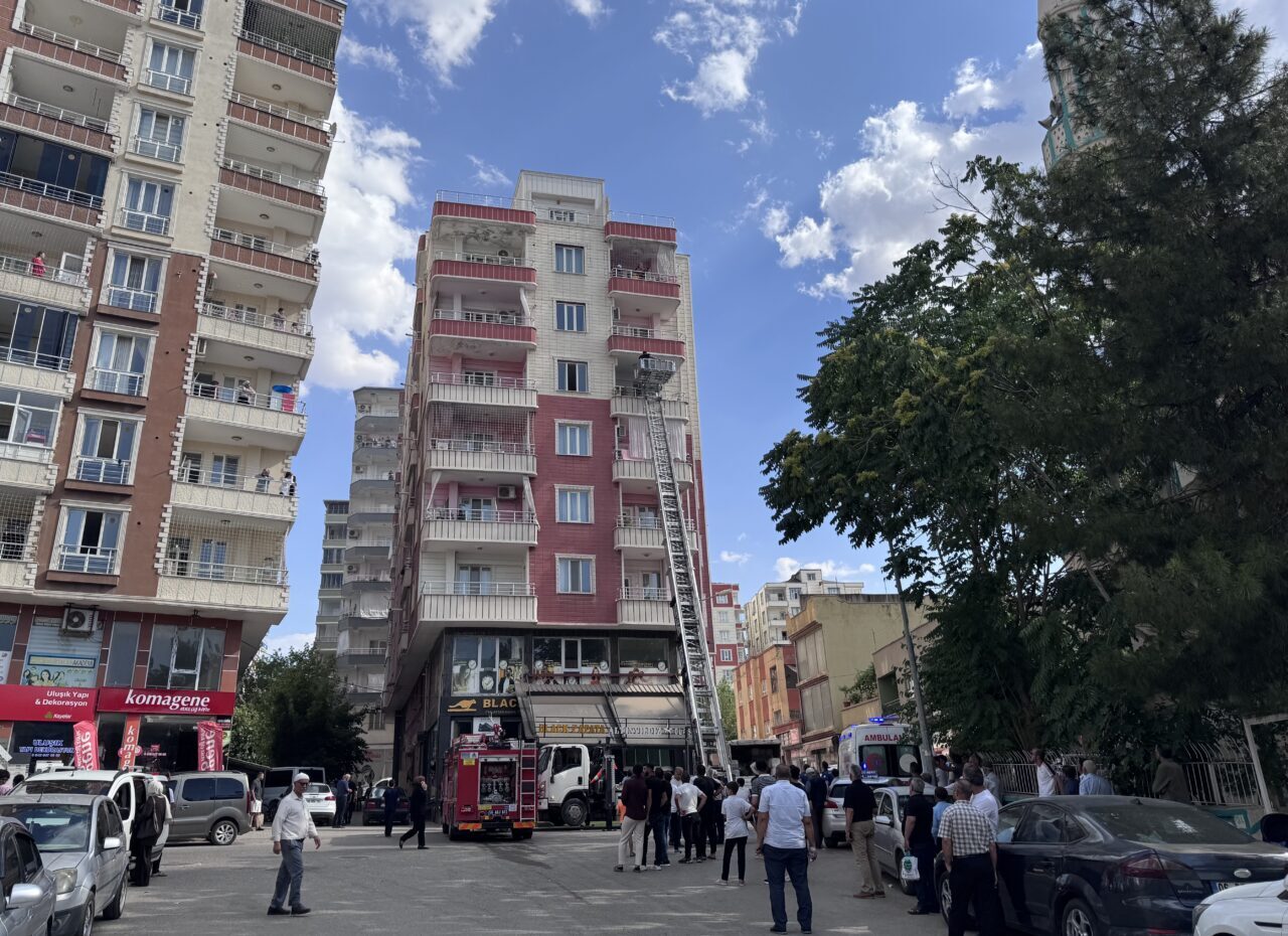 SİİRT (AA) – Siirt'in Kurtalan ilçesinde apartman dairesinde çıkan yangında