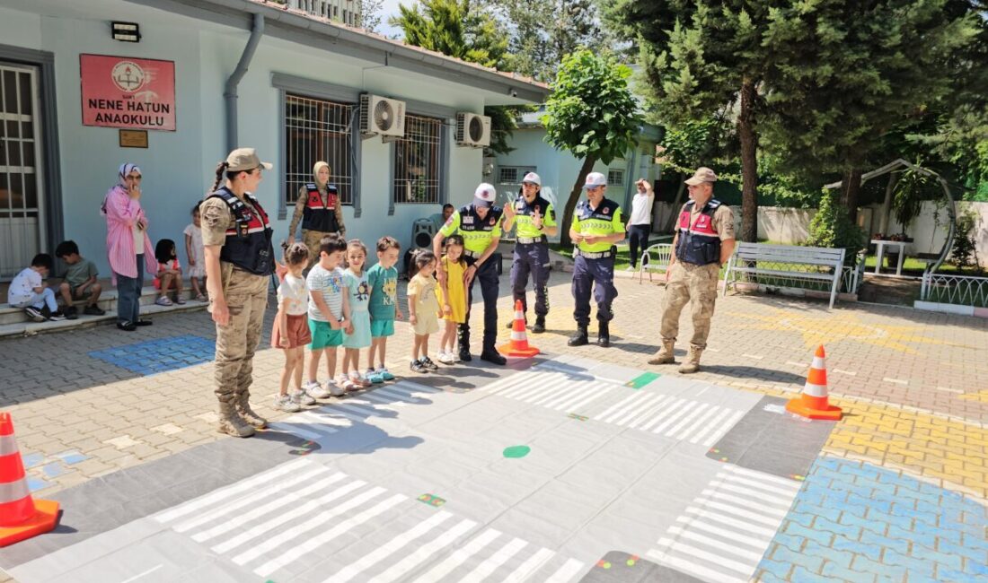 SİİRT (AA) – Siirt'te jandarmanın eğitimli köpekleri, anaokulu öğrencileri için