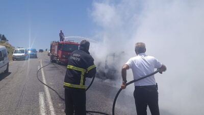 SİİRT (AA) – Siirt'te seyir halindeki hafif ticari araç yandı.