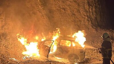 SİİRT (AA) – Siirt'te seyir halindeki otomobilde çıkan yangın, itfaiye