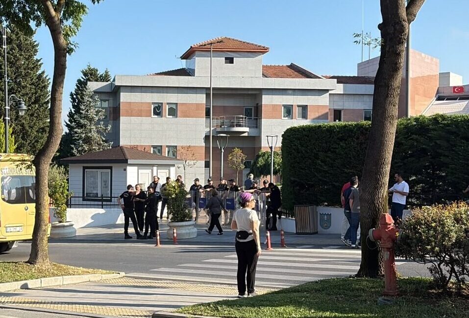 İSTANBUL (AA) – Silivri Belediyesine yönelik soruşturma kapsamında aralarında Belediye