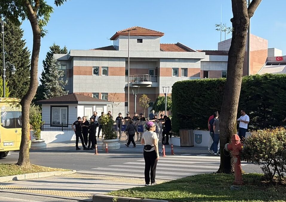 İSTANBUL (AA) – Silivri Belediyesine yönelik soruşturma kapsamında aralarında Belediye