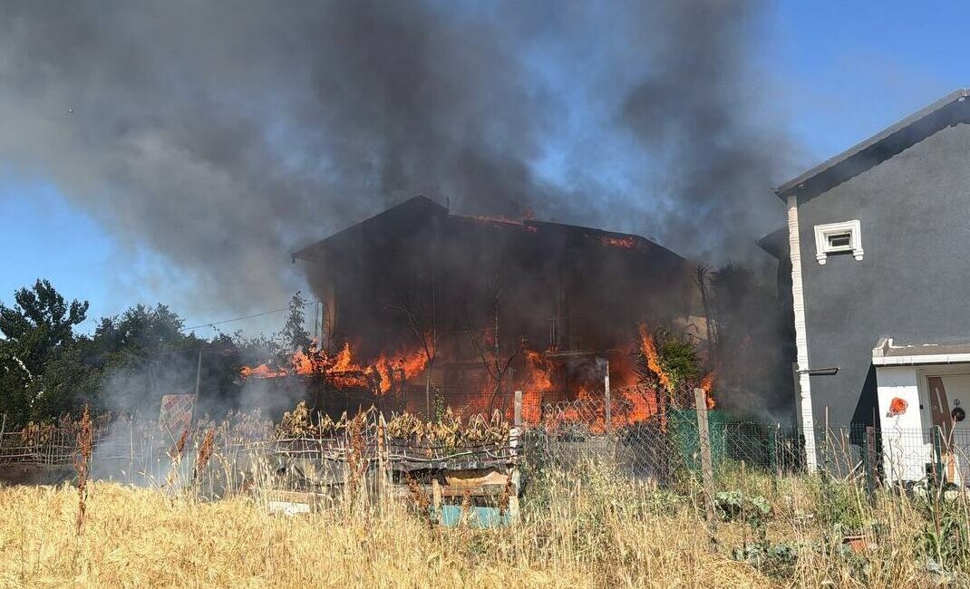 İSTANBUL (AA) – Silivri'de 2 katlı villada çıkan yangın itfaiye