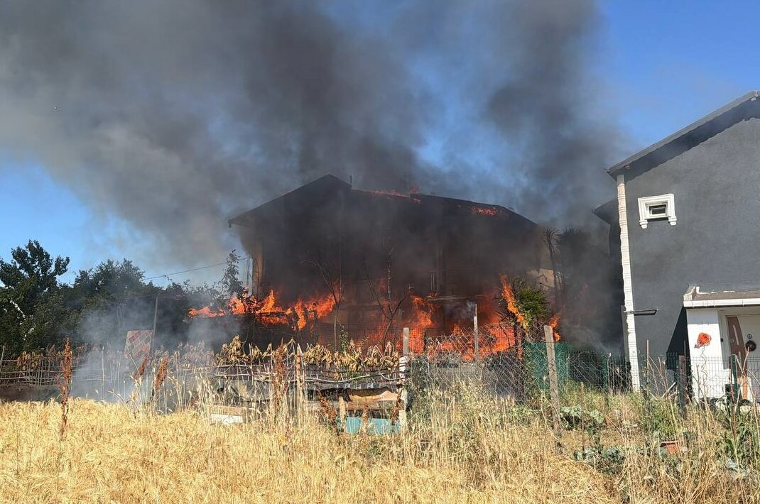 İSTANBUL (AA) – Silivri'de 2 katlı villada çıkan yangın itfaiye