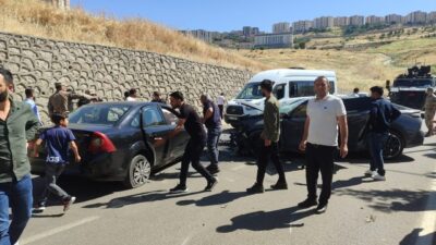 ŞIRNAK (AA) – Şırnak'ta 2 otomobilin çarpıştığı kazada, 1 kişi