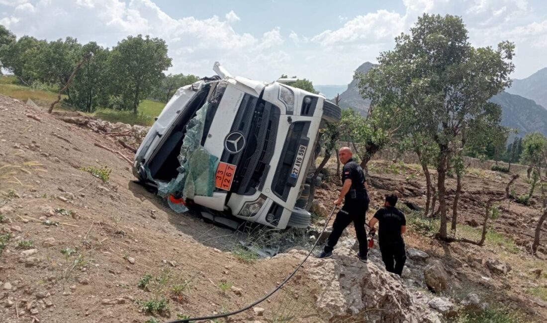 ŞIRNAK (AA) – Şırnak'ta su tankerinin devrilmesi sonucu sürücü ağır