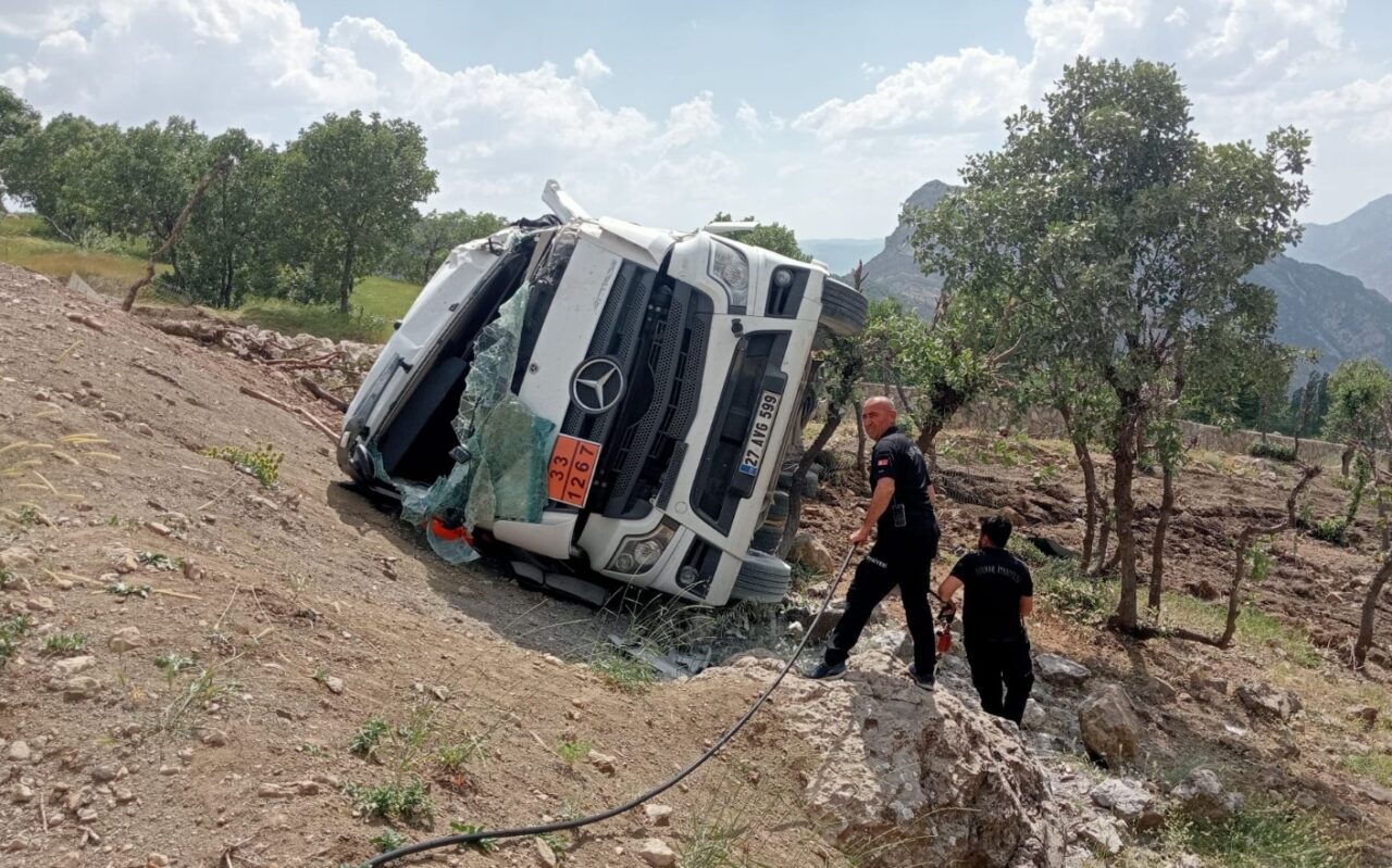 ŞIRNAK (AA) – Şırnak'ta su tankerinin devrilmesi sonucu sürücü ağır