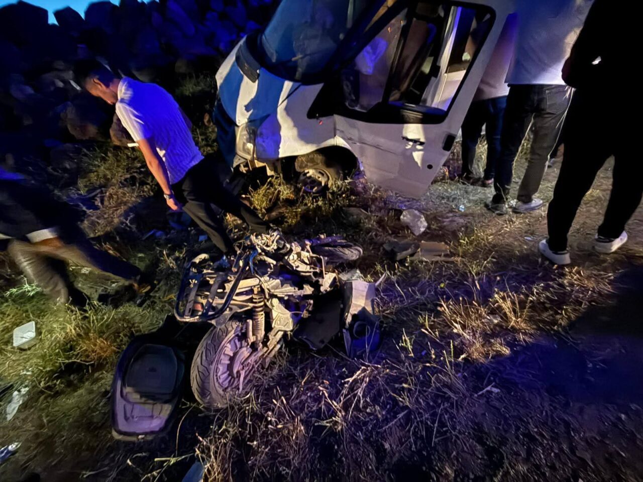 ŞIRNAK (AA) – Şırnak'ın İdil ilçesinde kamyonetle motosikletin çarpışması sonucu