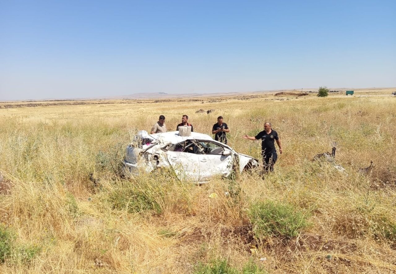 ŞIRNAK (AA) – Şırnak'ın Cizre ilçesinde şarampole devrilen otomobildeki 1'i