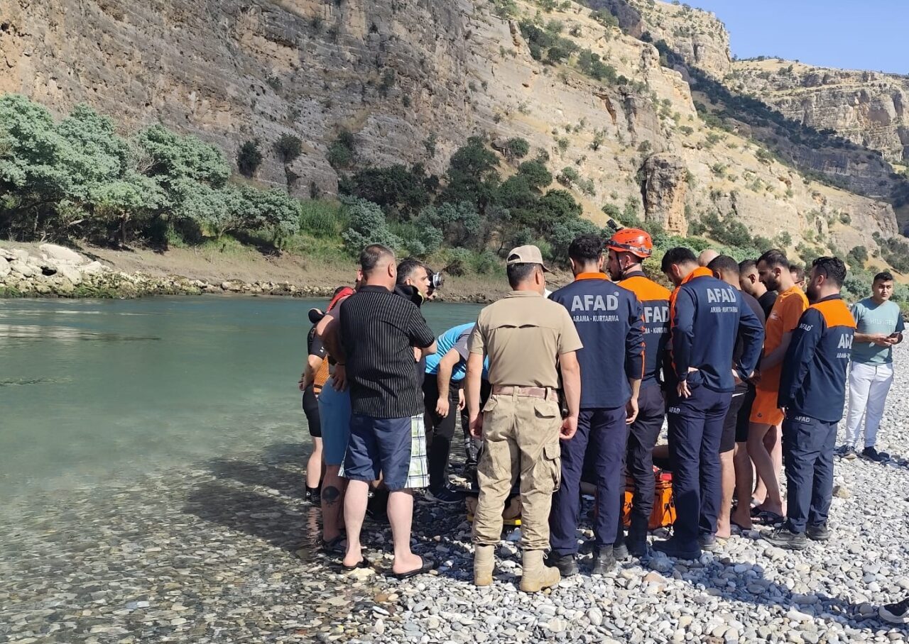 ŞIRNAK (AA) – Şırnak'ın Güçlükonak ilçesinde serinlemek için Dicle Nehri'ne