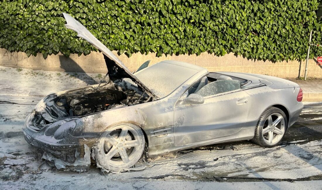 İSTANBUL (AA) – Şişli'de seyir halindeki otomobilde çıkan yangın, itfaiye