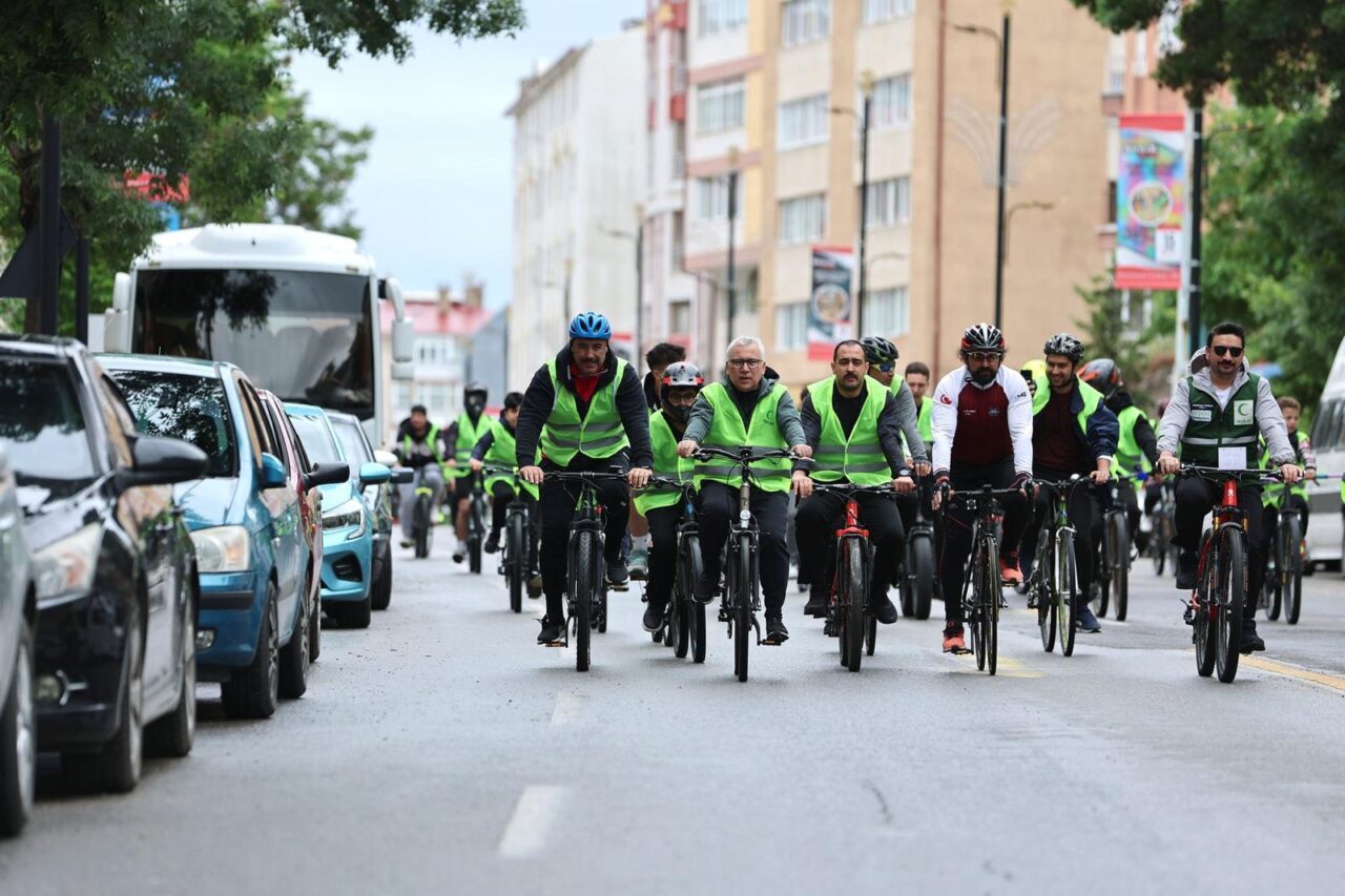 SİVAS (AA) – Sivas'ta 13. Geleneksel Yeşilay Bisiklet Turu gerçekleştirildi.