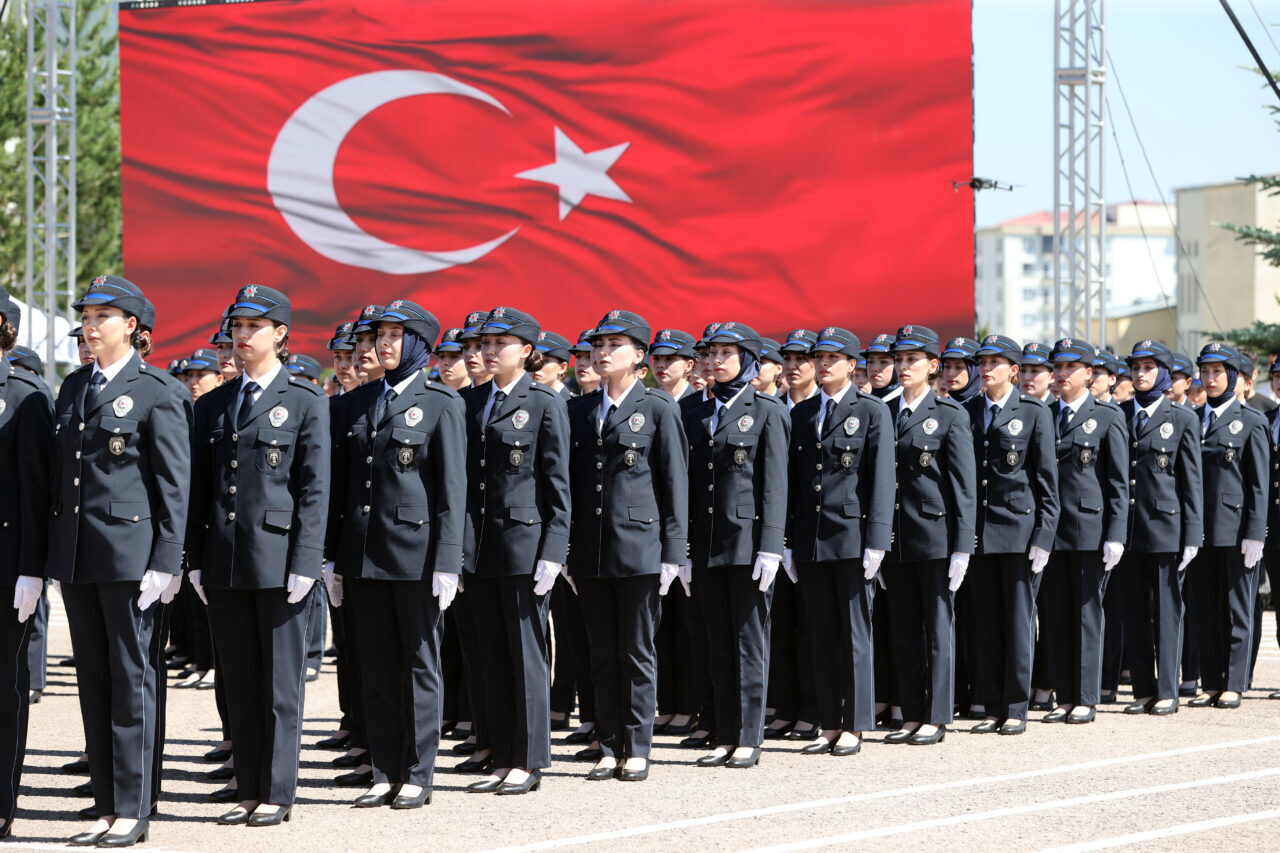 - Kahramanmaraş merkezli depremlerde şehit olan polis memuru Cemil Okur'un