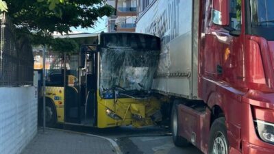 İSTANBUL (AA) – Sultanbeyli’de İETT otobüsü ile tırın çarpışması sonucu