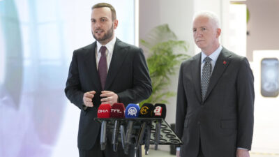 - İstanbul Valisi Davut Gül:
- "Sayın Cumhurbaşkanımızın liderliğinde inşallah bir
