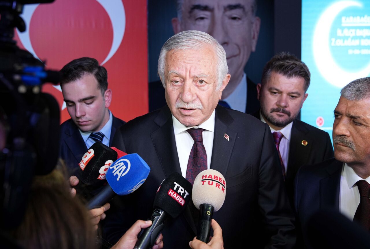 - "Geçmişte yaşadığımız bütün olaylarda rüzgarın tesirinde kalmadık. Rüzgarı yararak