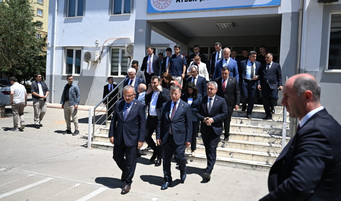 - Komisyon Başkanı Yusuf Beyazıt:
- "Başka okullarımızda, başka çocuklarımıza buna