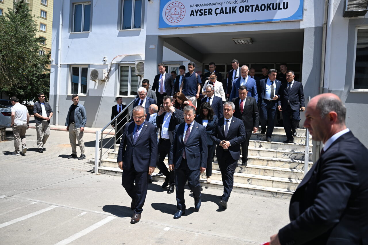 - Komisyon Başkanı Yusuf Beyazıt:
- "Başka okullarımızda, başka çocuklarımıza buna