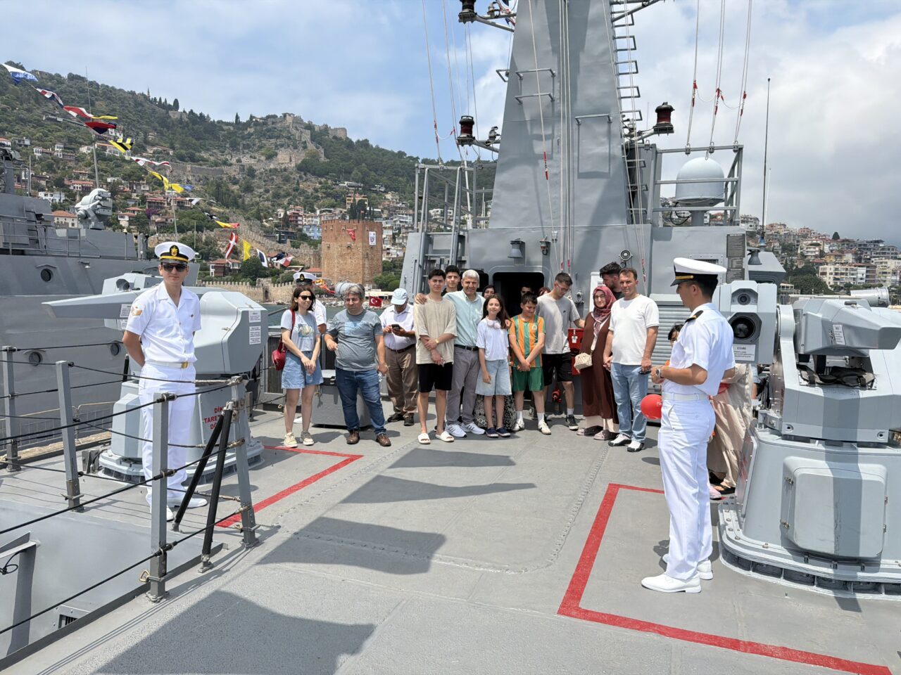 ANTALYA (AA) – Antalya'nın Alanya ilçesinde, Türk Deniz Kuvvetleri Komutanlığına