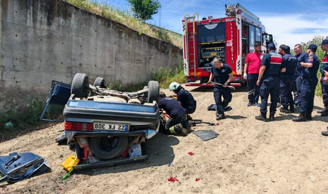 TEKİRDAĞ (AA) – Tekirdağ'ın Malkara ilçesinde otomobilin menfeze düşmesi sonucu