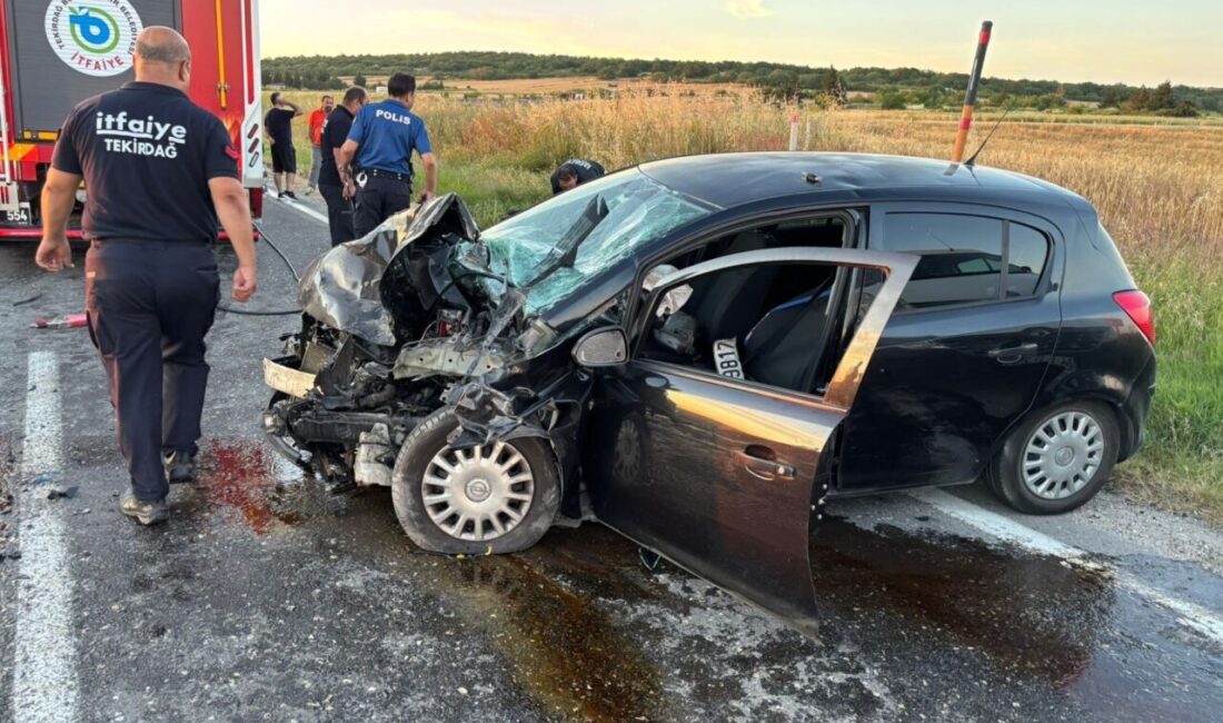 TEKİRDAĞ (AA) – Tekirdağ'ın Saray ilçesinde ticari araç ile otomobilin