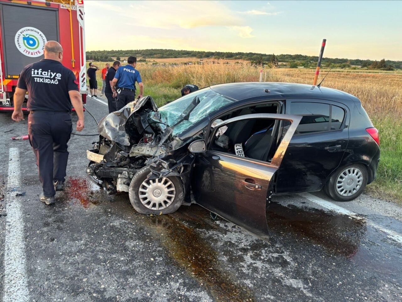TEKİRDAĞ (AA) – Tekirdağ'ın Saray ilçesinde ticari araç ile otomobilin
